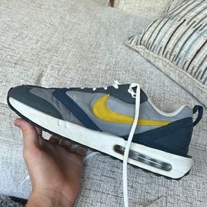 Nike (Blue/yellow) Air max dawn low, men’s running. (Size 12)
